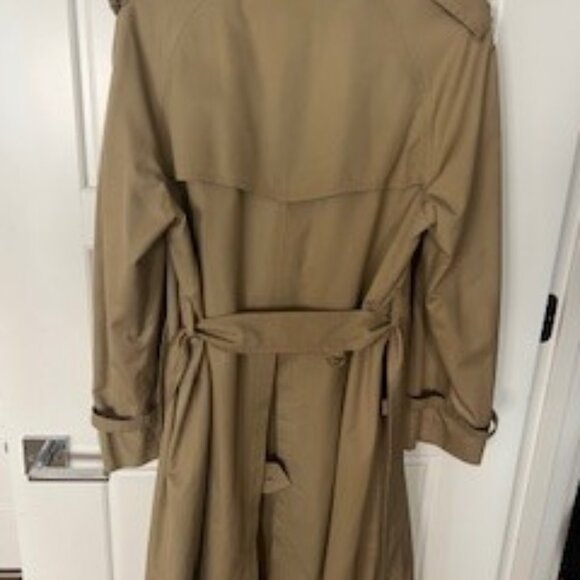 Burberrys' Men's Raincoat - Picture 2 of 4